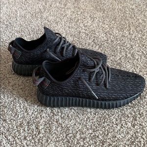 Women’s tennis shoes